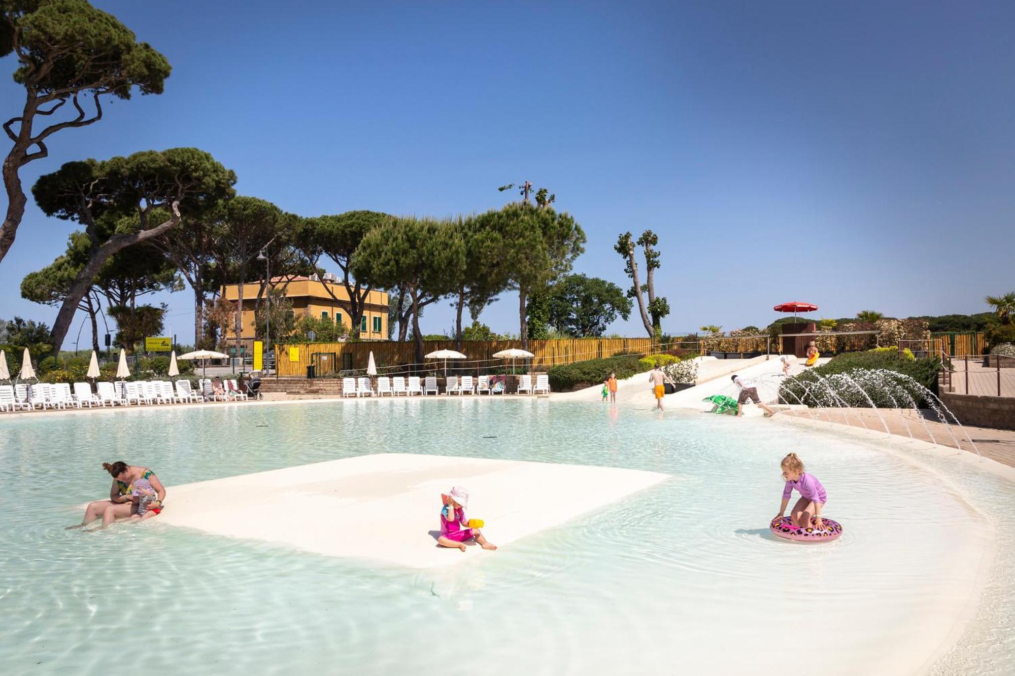 Hu Park Albatros Village Holiday park 3*