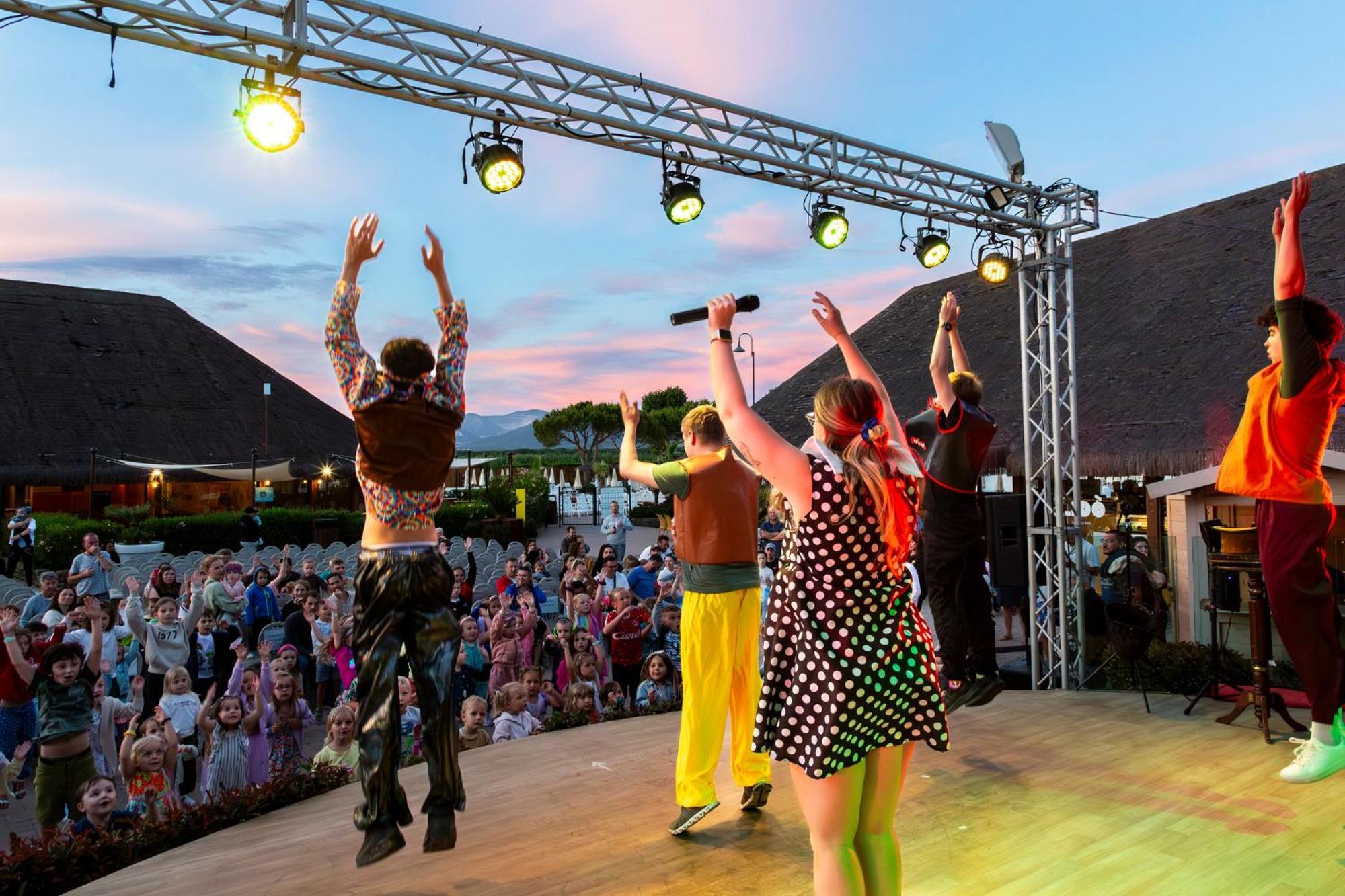 Hu Park Albatros Village Holiday park 3*
