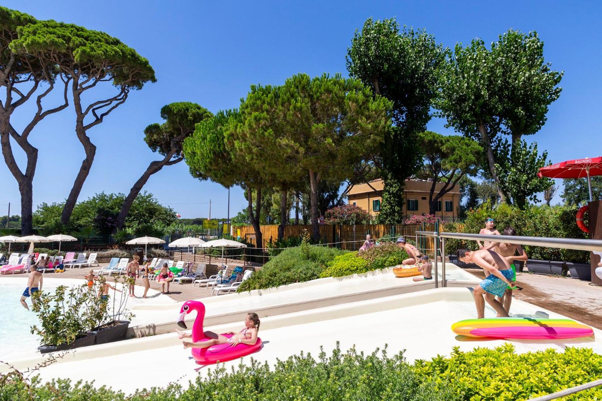 Hu Park Albatros Village 3*